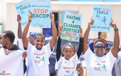 Kenianische Studenten schließen sich einer multireligiösen Aktion an, die saubere Energie für Afrika fordert